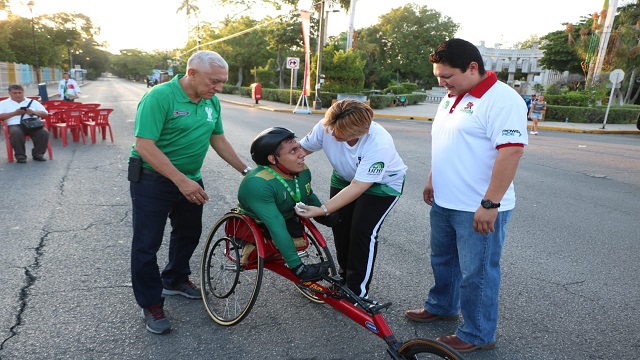 Celebran la Independencia de México con la tradicional carrera y caminata del Isstey
