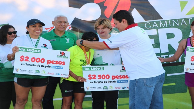 Celebran la Independencia de México con la tradicional carrera y caminata del Isstey