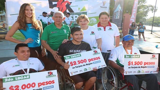 Celebran la Independencia de México con la tradicional carrera y caminata del Isstey