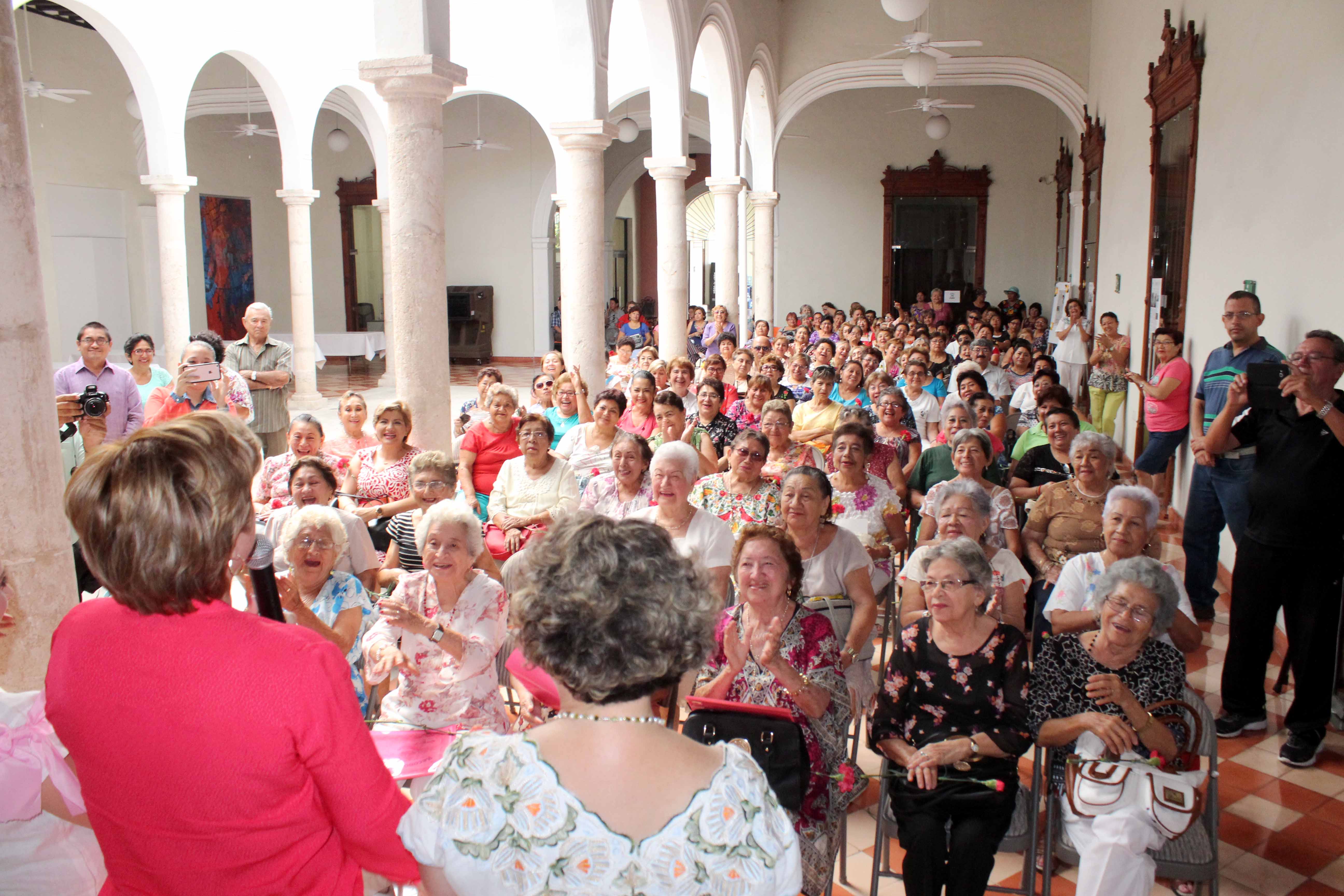 Celebra el Isstey el Día Internacional de la Mujer