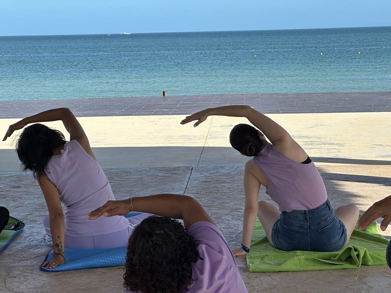 Yoga frente al mar.