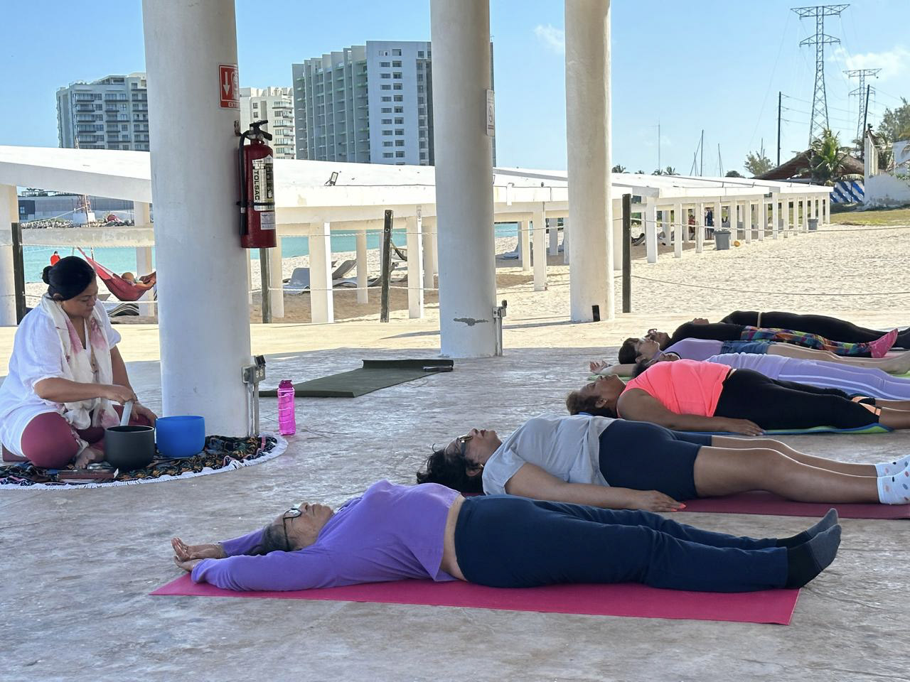 Yoga frente al mar.