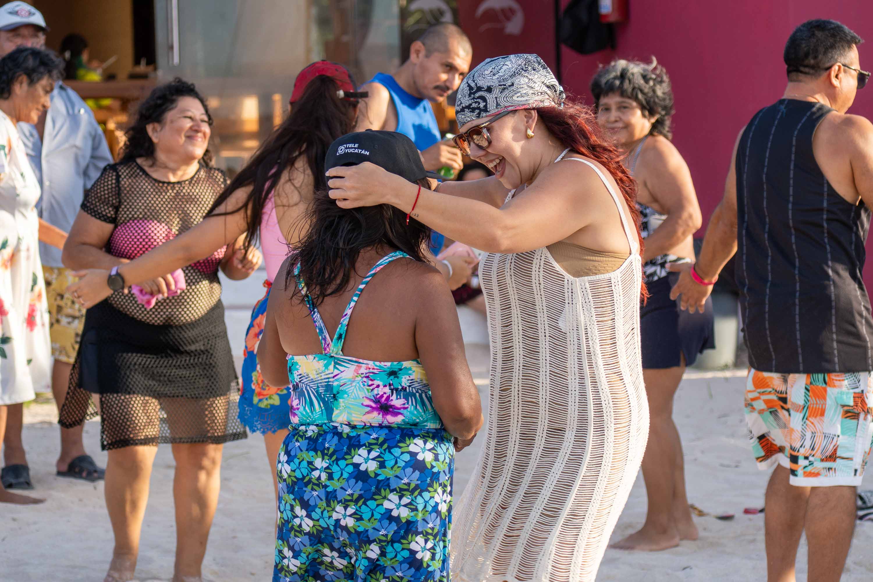 Verano tropical llenó de música y alegría al Hotel Costa Club
